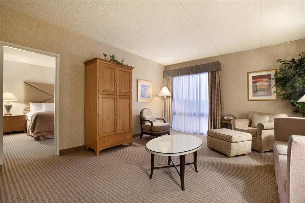 Doubletree By Hilton Bradley International Airport Hotel Windsor Locks Room photo