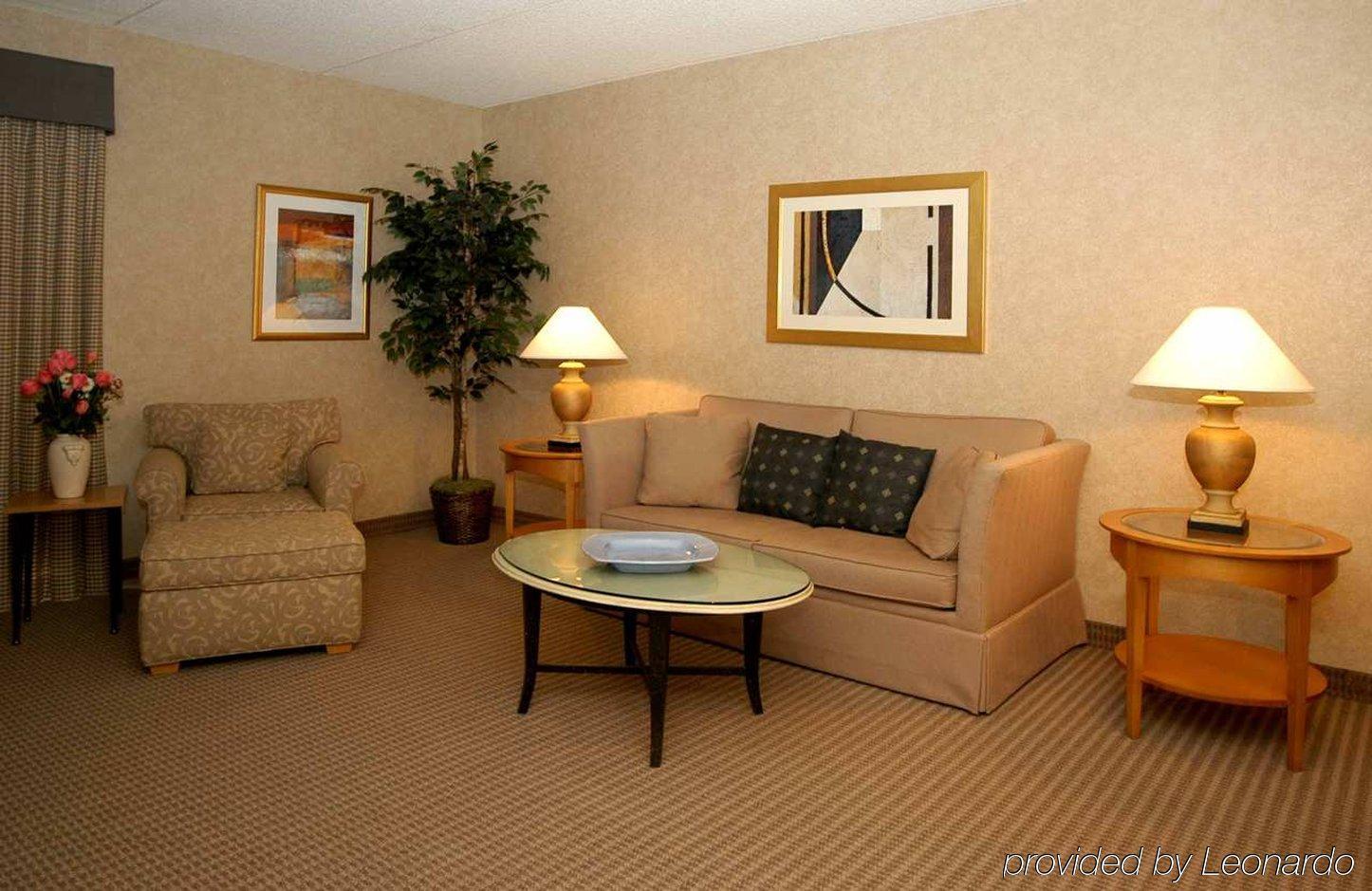 Doubletree By Hilton Bradley International Airport Hotel Windsor Locks Room photo